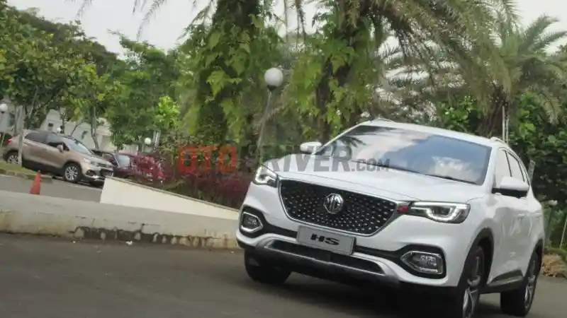 Berita - Menguji Fitur Smart Drive Di MG HS i-SMART, Tetap Waspada Ibu-ibu Berskuter Matik!