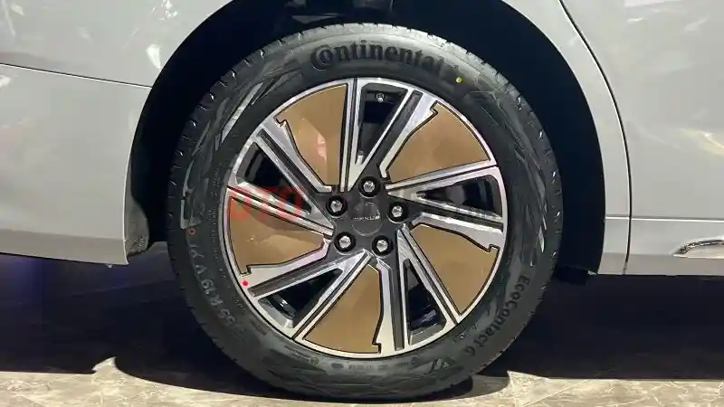 Foto - MG Resmi Perkenalkan MG Maxus 9. MPV EV Premium Pertama Di Indonesia