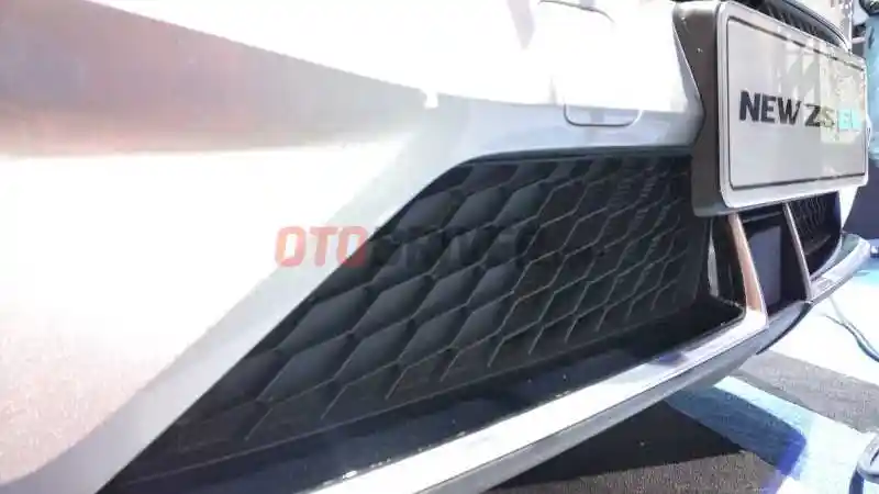 Foto - GALERI: Melihat Lebih Dekat Detail MG ZS EV di GIIAS 2022