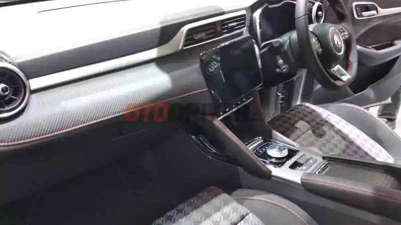 Foto - GALERI: Melihat Lebih Dekat Detail MG ZS EV di GIIAS 2022