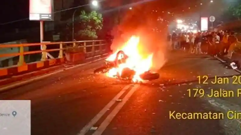 Berita - Belum Meluncur, Mobil Ini Malah Kecelakaan di Cimahi