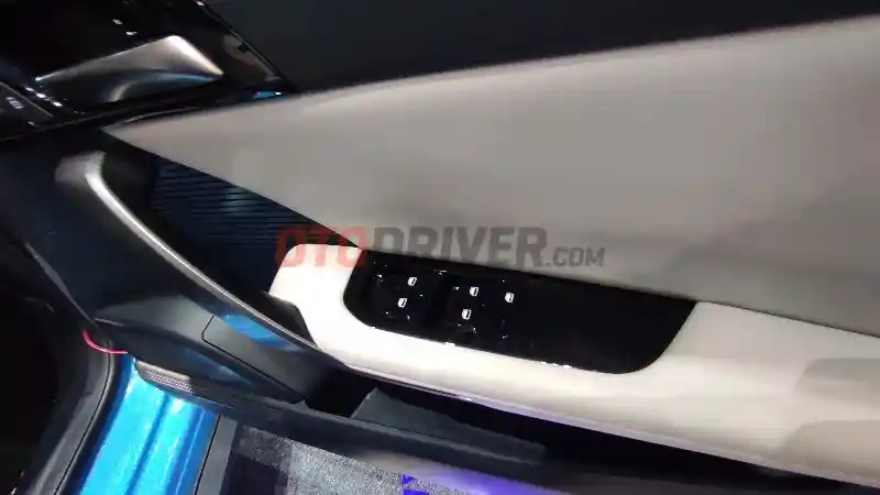 Foto - Melihat Interior MG4 EV, Mobil yang Dapat Mengisi Daya Sepeda Listrik