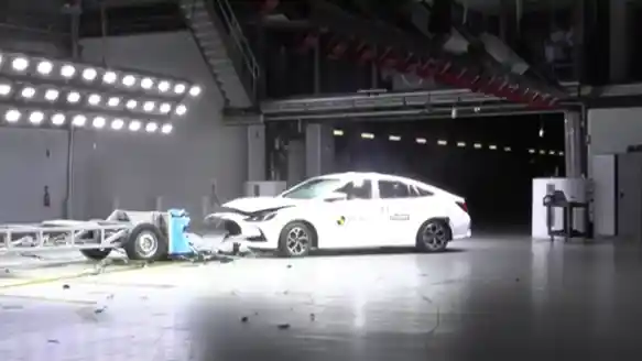 Crash Test - VIDEO: Crash Test MG 5 Tidak Dapatkan Bintang Sama Sekali Versi Australian NCAP