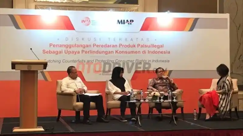 Foto - Peredaran Oli Palsu Ada di Toko Online