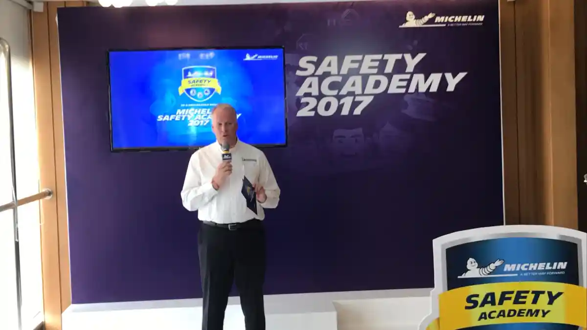 Foto - Michelin Luluskan Ratusan Siswa SMA Untuk Kantongi SIM Plus Panutan Berlalulintas
