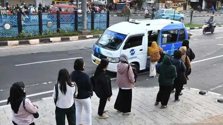 Berita - Ada Sejumlah Jalur Mikrotrans Yang Mogok Beroperasi