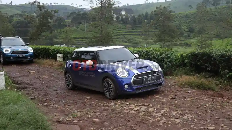 Foto - FIRST DRIVE: MINI Cooper S 3-Door 2019