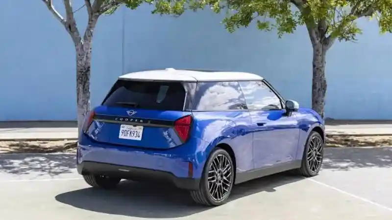 Foto - Mengintip Spesifikasi MINI Cooper S EV Generasi Terbaru