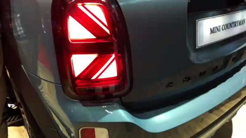 Foto - MINI Lakukan Facelift Pada Countryman Dengan Sentuhan Hitam.