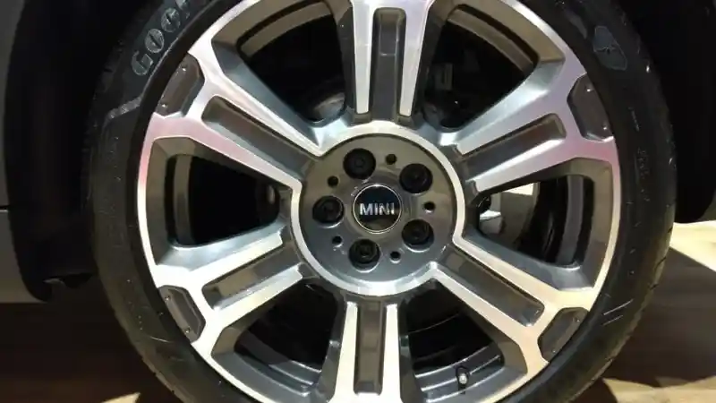 Foto - MINI Lakukan Facelift Pada Countryman Dengan Sentuhan Hitam.