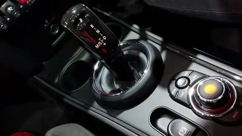 Foto - MINI Lakukan Facelift Pada Countryman Dengan Sentuhan Hitam.