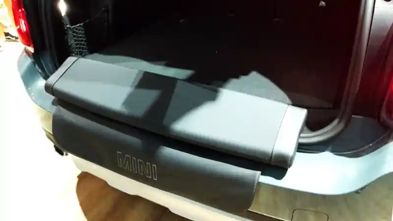 Foto - MINI Lakukan Facelift Pada Countryman Dengan Sentuhan Hitam.