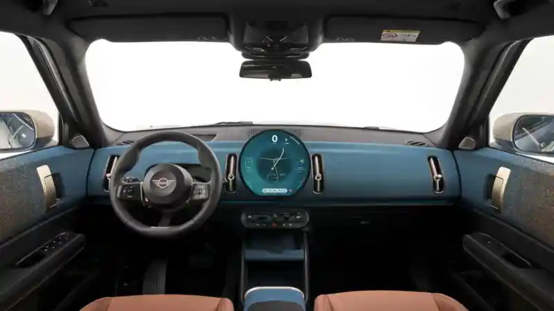 Foto - Generasi Terkini MINI Countryman Resmi Melakukan Debut Dunianya