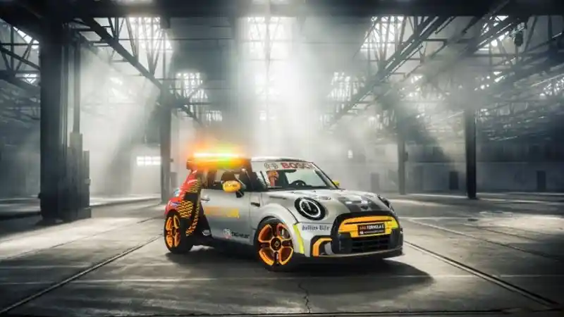 Berita - Mobil Listrik MINI Jadi Safety Car Formula E
