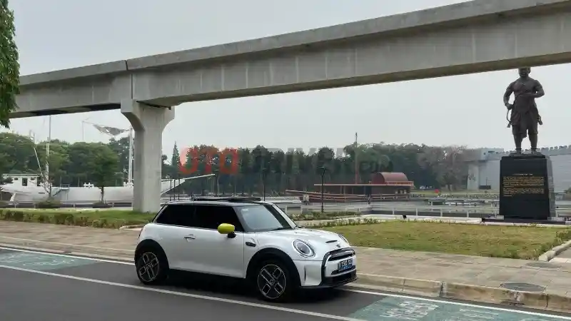 Berita - Holiday In Style 2023, Mini EV: Plus dan Minus Si Stylish Ala British 