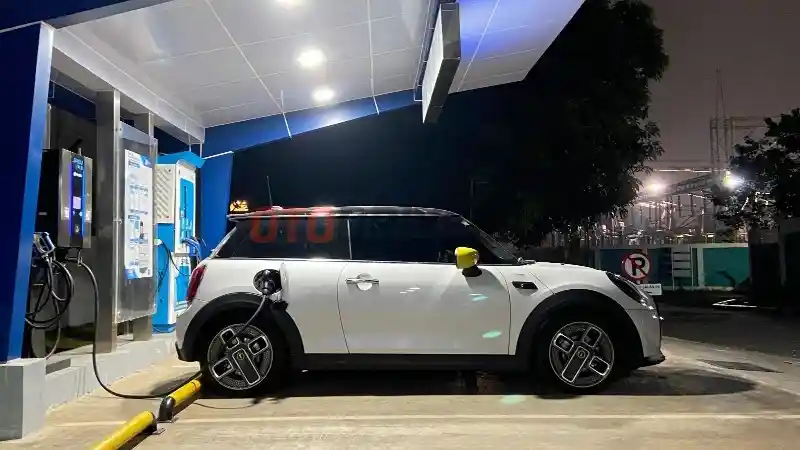 Foto - Holiday In Style 2023, Mini EV: Plus dan Minus Si Stylish Ala British 