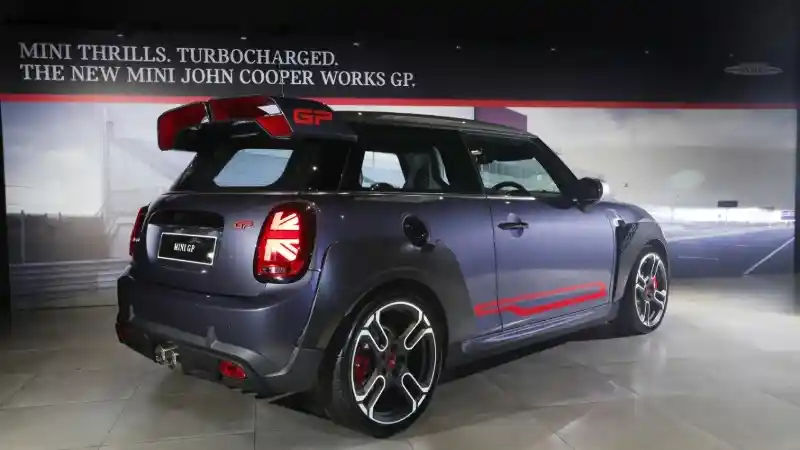 Foto - Hanya 12 Unit, MINI 3 Door Paling Bertenaga Mengaspal Di Indonesia