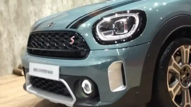 Foto - MINI Lakukan Facelift Pada Countryman Dengan Sentuhan Hitam.