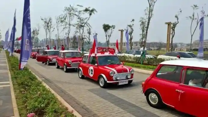 Foto - Dari MINI Baru Hingga Klasik Tumpah Ruah Dalam Konvoi 17-an