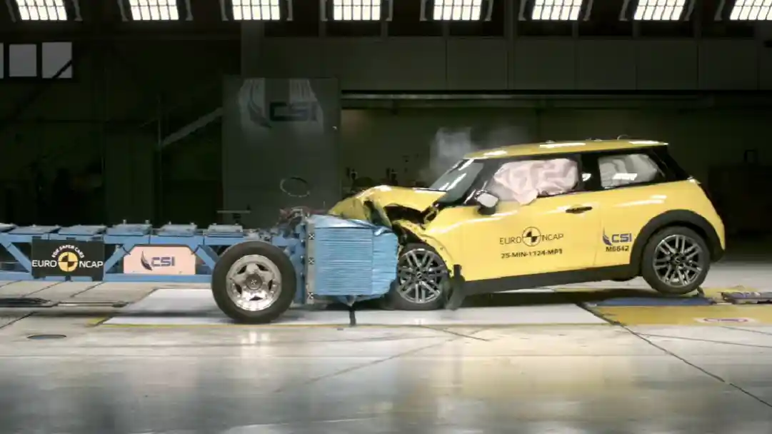 Foto - VIDEO: Crash Test MINI Cooper (Euro NCAP)
