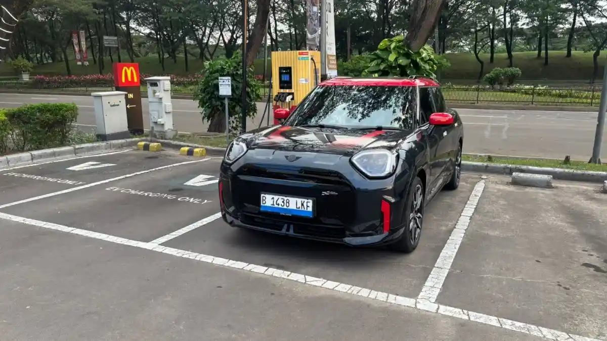 Foto - Mudik In Style 2026 : MINI Aceman JCW EV, Si Kecil Yang Beringas Teman Bergaya Di Perkotaan