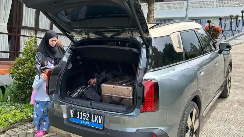 Foto - Holiday In Style 2024 : MINI Countryman SE, Funky Dan Fun To Drive