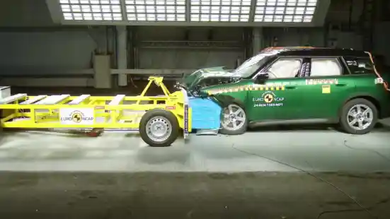 Crash Test - VIDEO: Crash Test MINI Countryman (Euro NCAP)