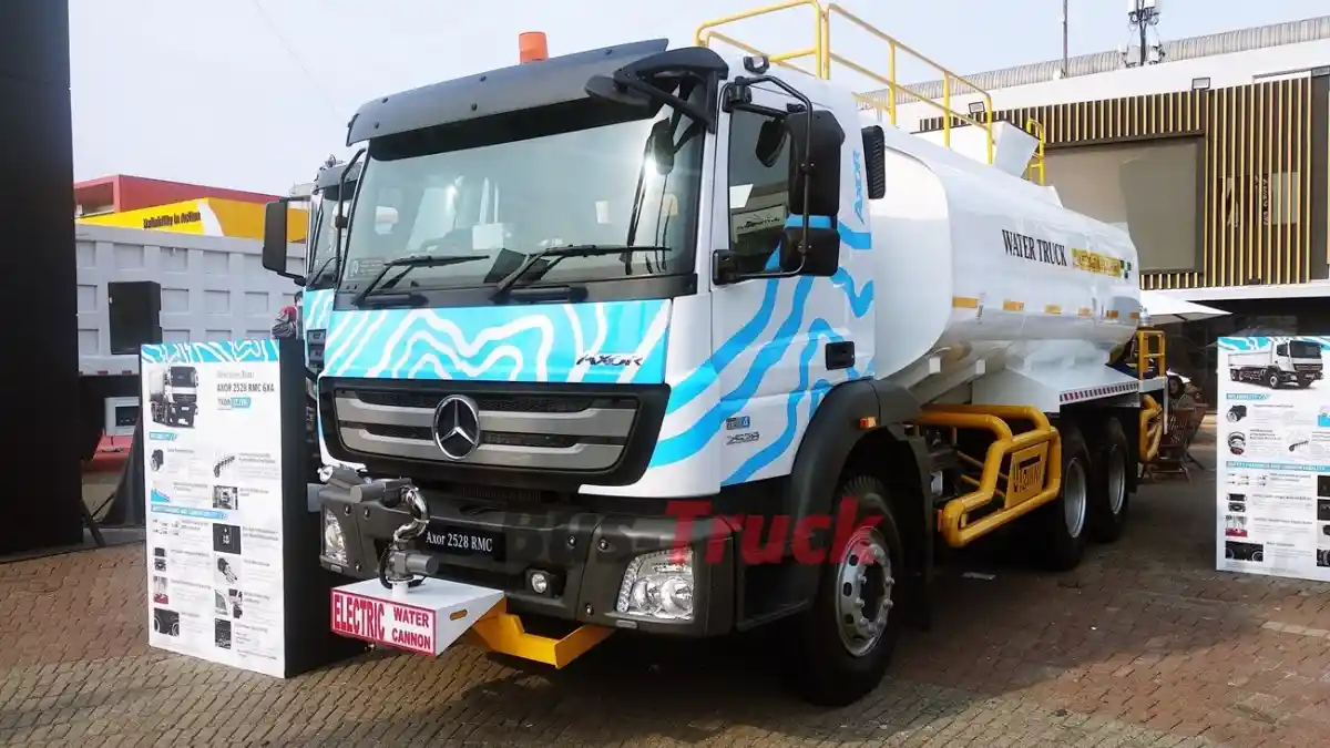 Foto - Merasakan Sensasi Kendaraan Niaga Kelas Berat Di Mining Indonesia 2025