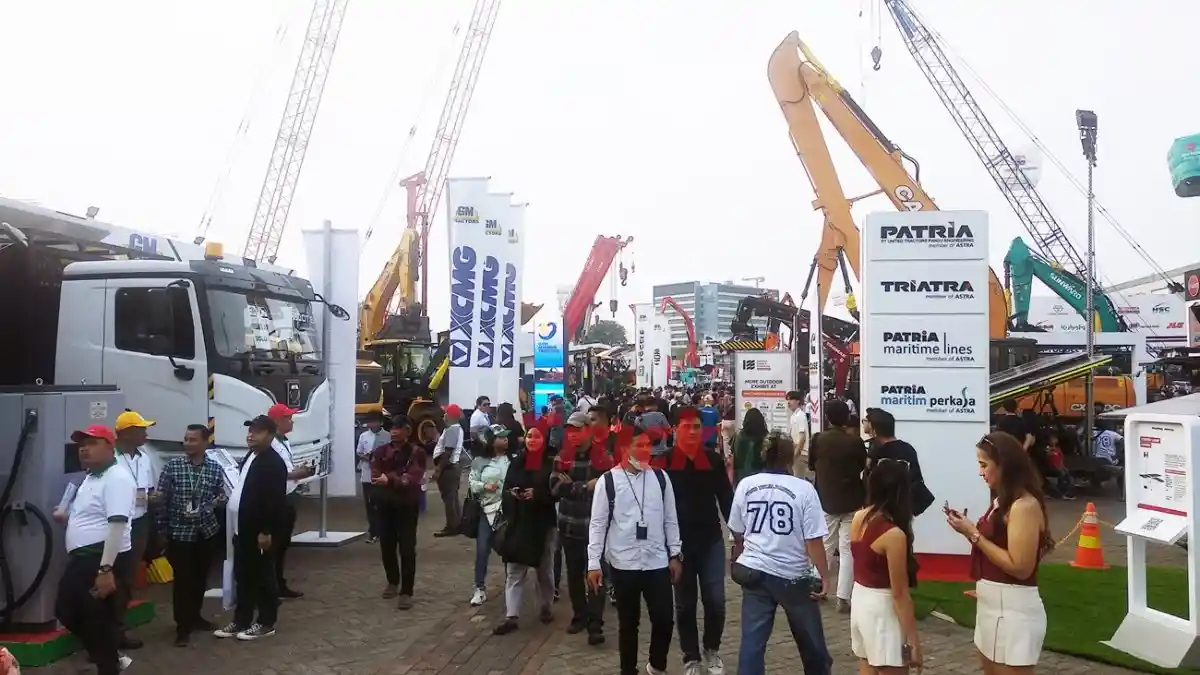 Truk - Merasakan Sensasi Kendaraan Niaga Kelas Berat Di Mining Indonesia 2025