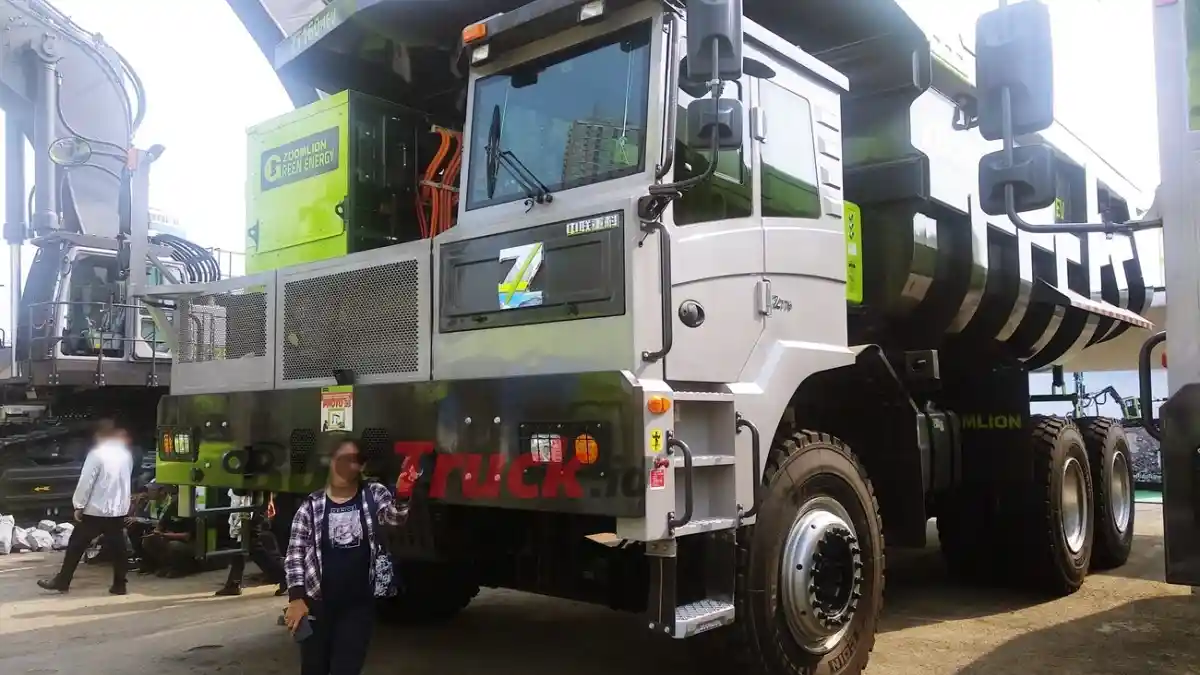 Foto - Merasakan Sensasi Kendaraan Niaga Kelas Berat Di Mining Indonesia 2025
