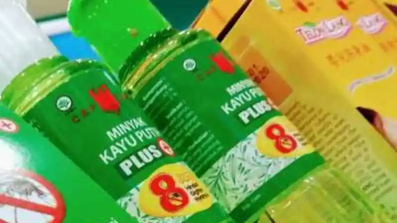 Foto - Cara Unik dan Murah Bersihkan Sisa Lem Stiker