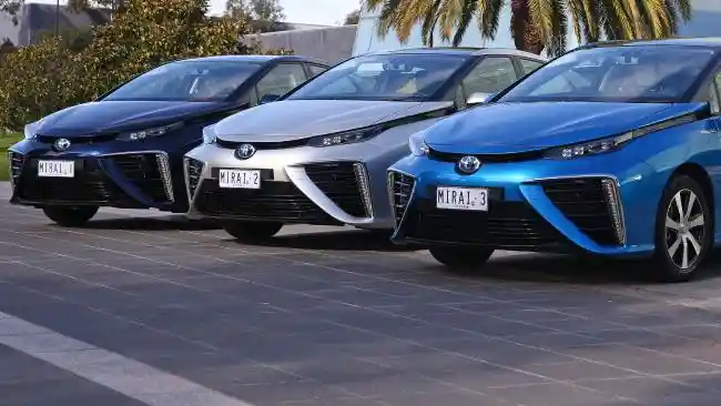 Berita - Toyota Mirai Catatkan Nama Di Guinness World Record. Tembus 1.360 KM Sekali Pengisian Bahan Bakar