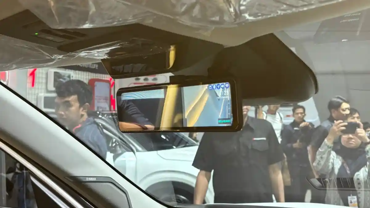 Foto - Mitsubishi Jual Edisi Khusus Destinator Dan XForce Di IIMS 2026