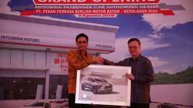 Foto - Mitsubishi Dirikan Dealer Pertamanya Di Batam