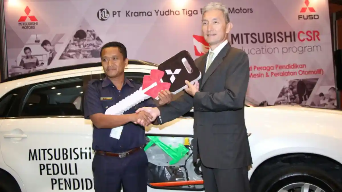 Berita - Mitsubishi Indonesia Donasikan 12 Mobil Untuk 12 SMK