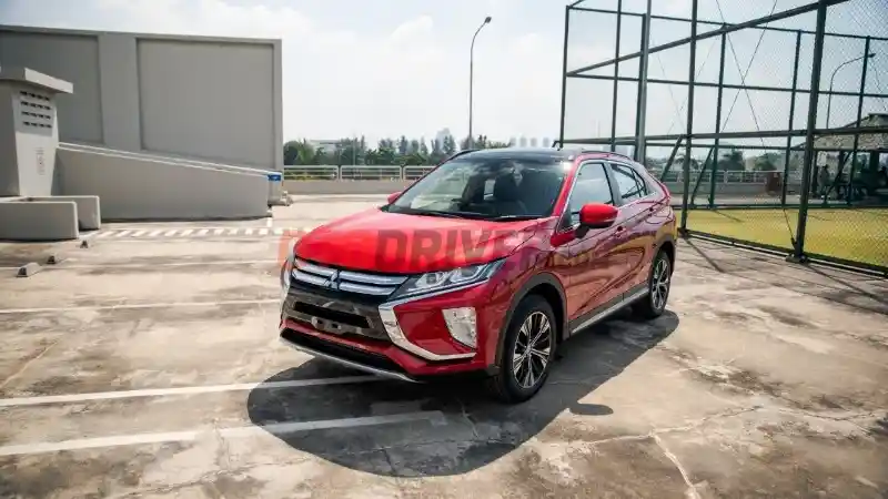 Foto - Komparasi Mitsubishi Eclipse Cross VS Honda HR-V Prestige