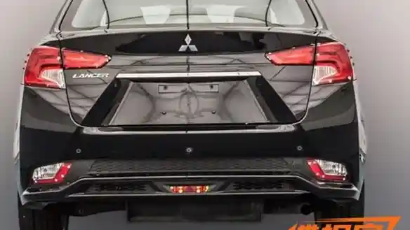 Foto - Mitsubishi Lancer Masih Berlanjut! Kini Di-Facelift Untuk Cina