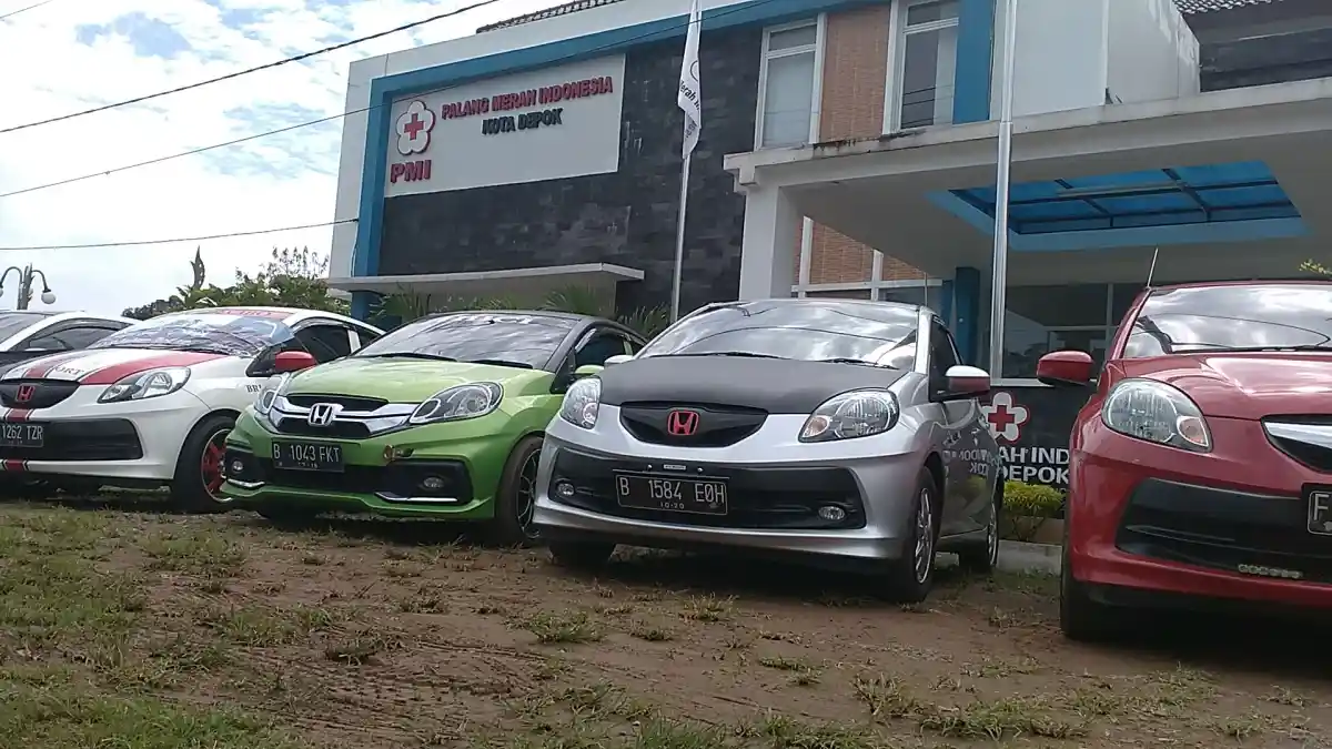 Foto - KOMUNITAS: Honda Brio Club Indonesia Ajak Berbagai Komunitas Donor Darah