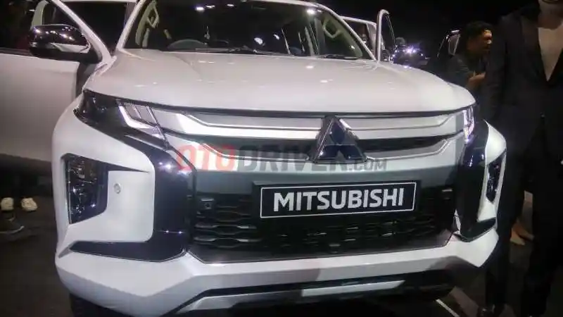 Foto - LAPORAN LANGSUNG DARI THAILAND: Mitsubishi New Triton Resmi Debut Dunia