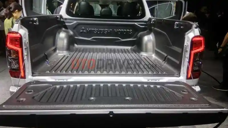 Foto - LAPORAN LANGSUNG DARI THAILAND: Mitsubishi New Triton Resmi Debut Dunia