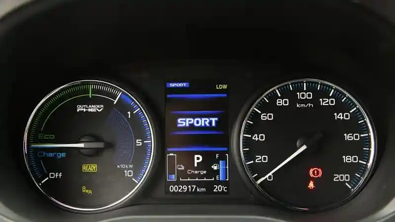 Foto - FIRST DRIVE: Mitsubishi Outlander PHEV 2018 Versi Prancis