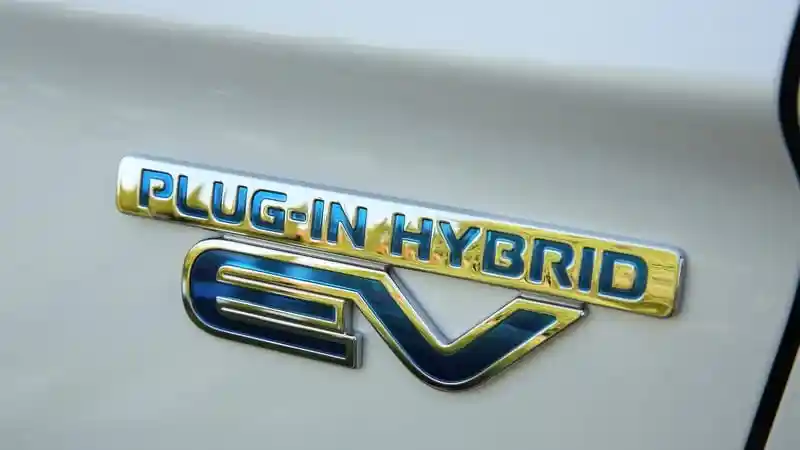 Foto - FIRST DRIVE: Mitsubishi Outlander PHEV 2018 Versi Prancis