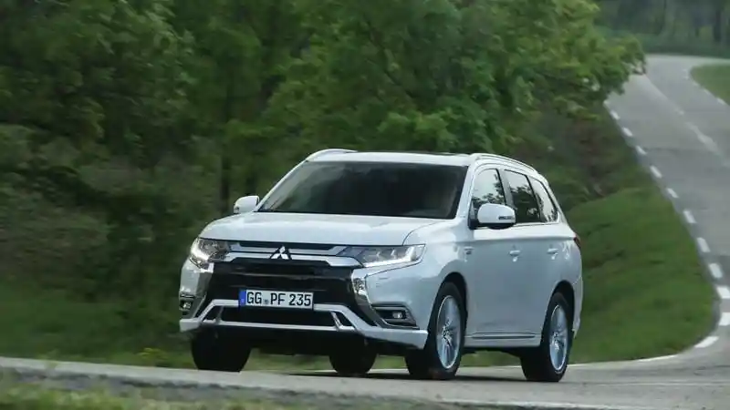 Foto - Kilas Sejarah Mitsubishi Outlander PHEV