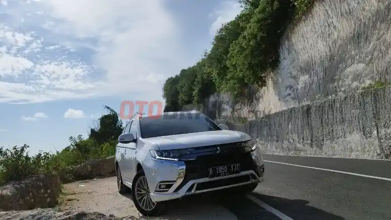 Foto - Mobil Elektrifikasi Apa Yang Paling Cocok Di Indonesia? Ini Hasil Polling Kami