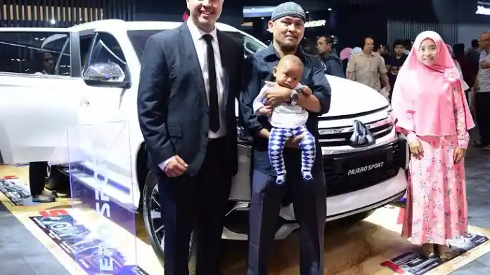 Foto - GIIAS 2017: Berusia 3 Bulan, Bayi Pajero Sport Kunjungi Booth Mitsubishi 
