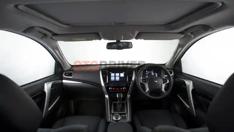 Foto - Beberapa Keunggulan Yang Membuat Mitsubishi Pajero Sport Dakar 4x2 Nyaman Untuk Harian