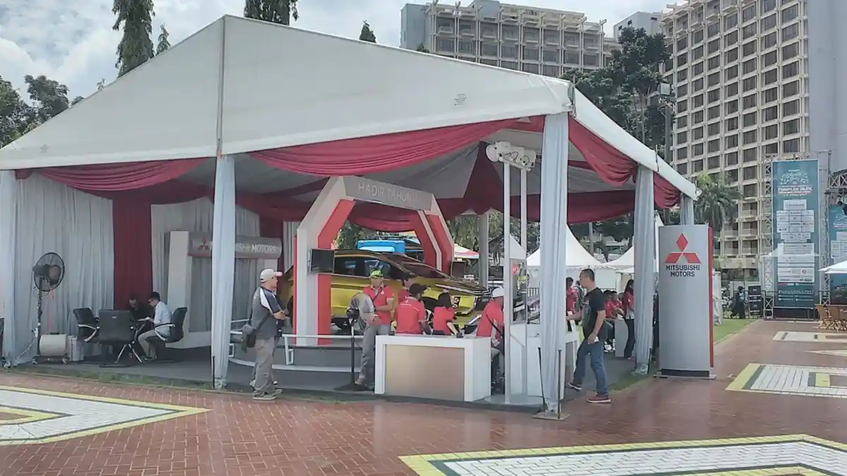 Foto - Mitsubishi XM Concept Dibawa Ke Luar Ruangan Demi Lebih Dekat Masyarakat