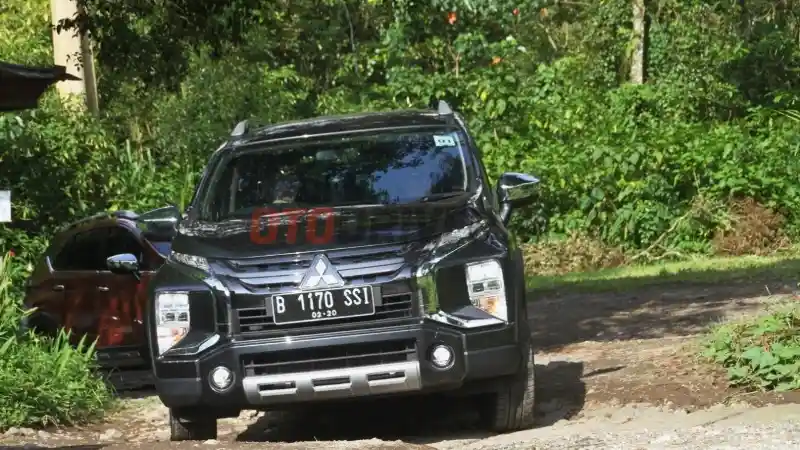 Foto - Xpander Cross Hadir Di Vietnam, Dijual Dengan Harga Fantastis 