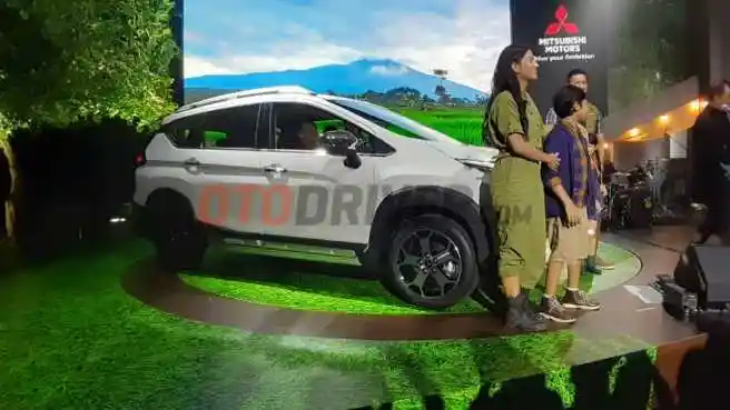 Foto - Spesifikasi Lengkap dan Harga Mitsubishi Xpander Cross