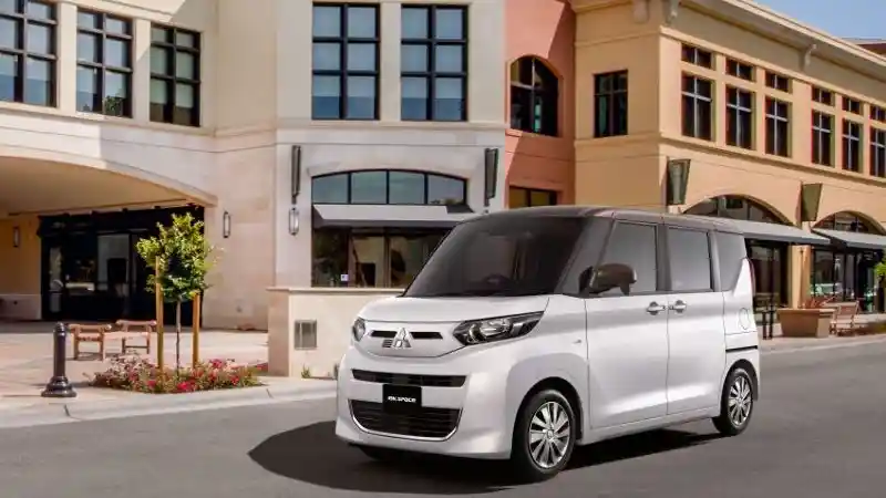 Foto - "Xpander Mini" Resmi Dijual di Jepang